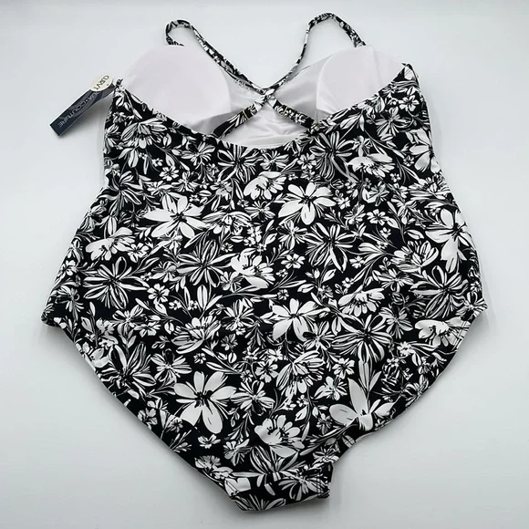 Aqua Couture Black & White Curvy Bathing Suit Adjustable Straps Swimsuit - 3X - Picture 6 of 14